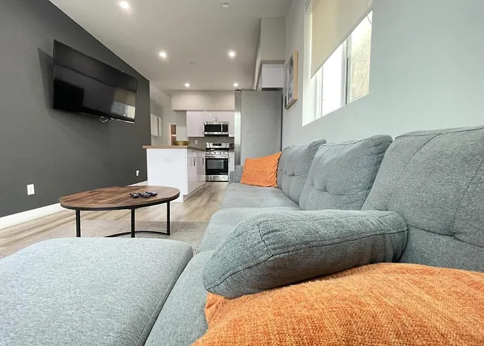 4Br Townhouse In Mid City -Cr1